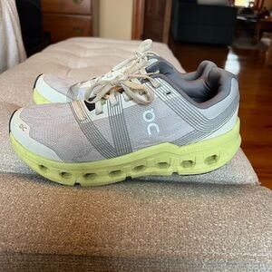 On Clouds Womens Sneakers